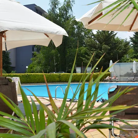 Rainbow 1 Complex Hotel apartamentowy 3*